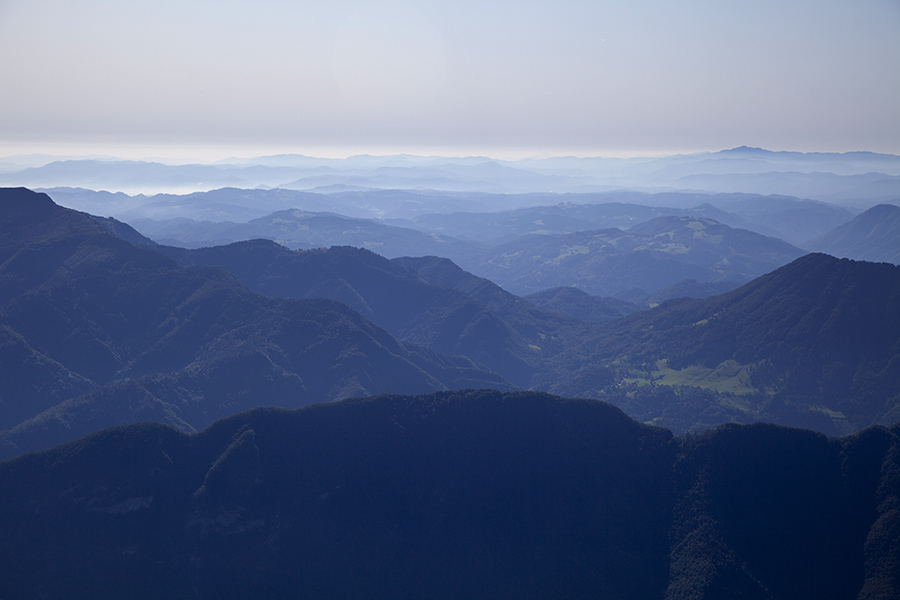 Z Rodice
Silhuete proti jugovzhodu.
Ključne besede: rodica