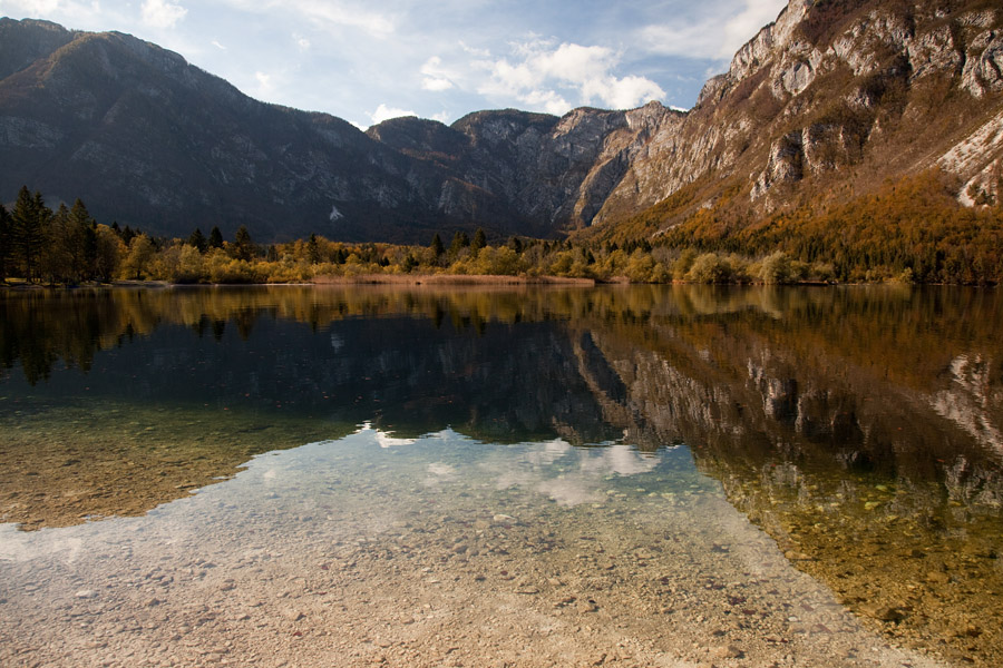 Jesen v Bohinju VIII.
S čolnarne v Ukancu.
Ključne besede: bohinjsko jezero ukanc