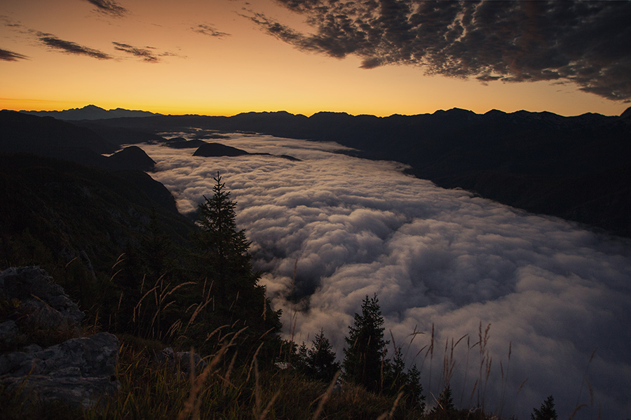 Razglednik pod Pršivcem
Pred sončnim vzhodom na razgledniku pod Pršivcem. Megla nad Bohinjem.
Ključne besede: pršivec bohinjsko jezero