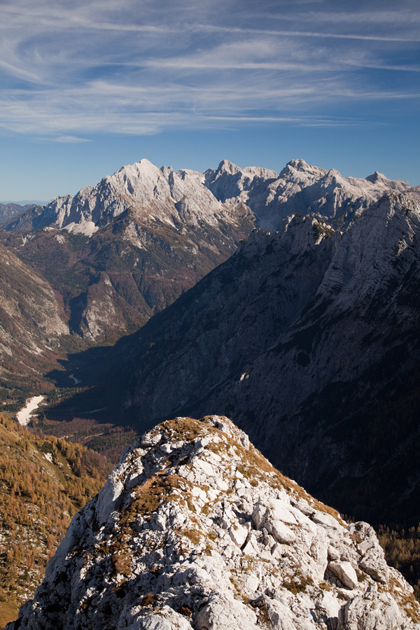 Z Zagorelca I.
Z Zagorelca proti Zadnji Trenti, Prisojniku in Razorju.
Ključne besede: zagorelec zadnja trenta prisojnik razor škrlatica