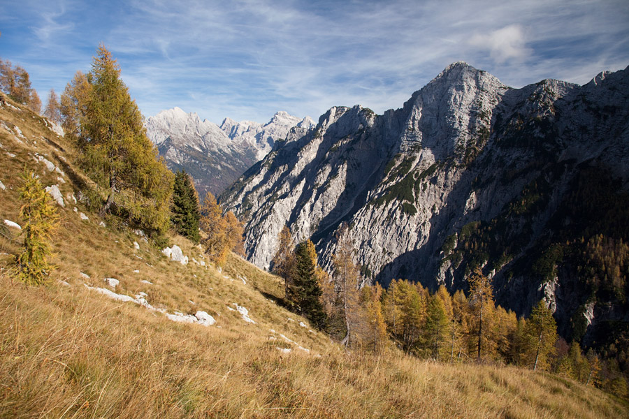 Za Razorcem XI.
Tusmo se spustili proti gozdu in planini Zapotok.
Ključne besede: za razorcem planina zapotok trentski pelc
