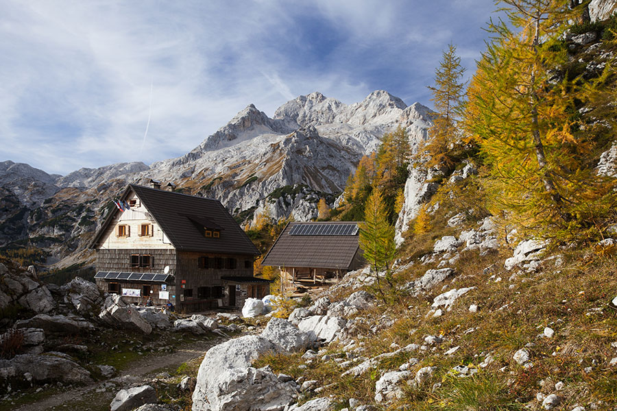 Vodnikov dom
Vodnikov dom na Velem polju in Triglav.
Ključne besede: triglav vodnikov dom na velem polju