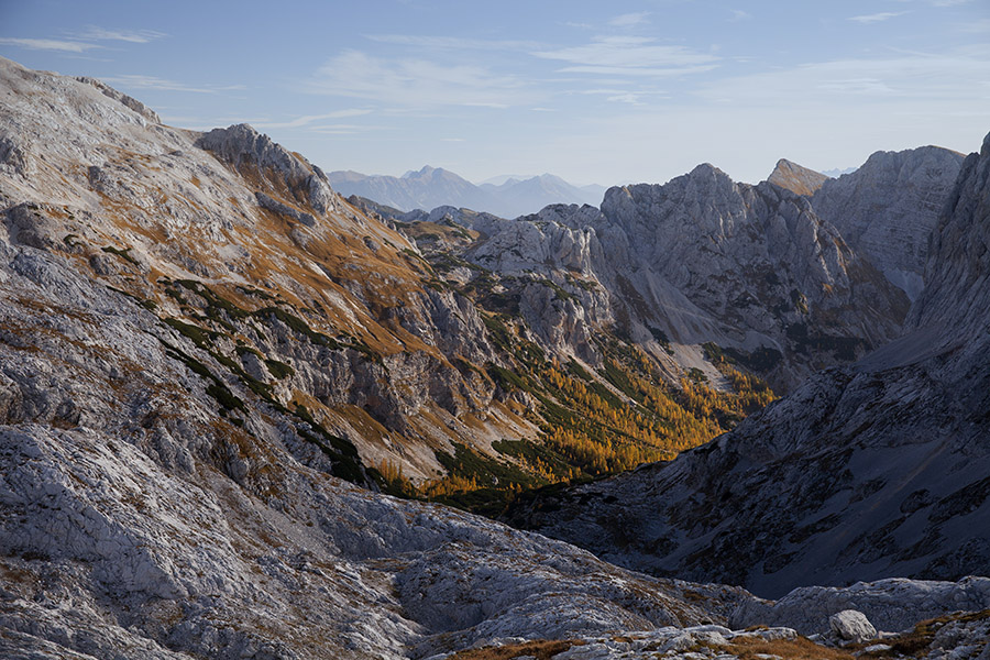 Velska dolina 
Velska dolina v barvah jeseni.
Ključne besede: velska dolina sedlo čez hribarice