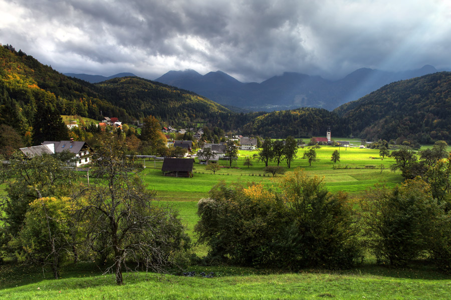 Jereka
Igra sonca in oblakov nad Jereko.
Keywords: jereka bohinj