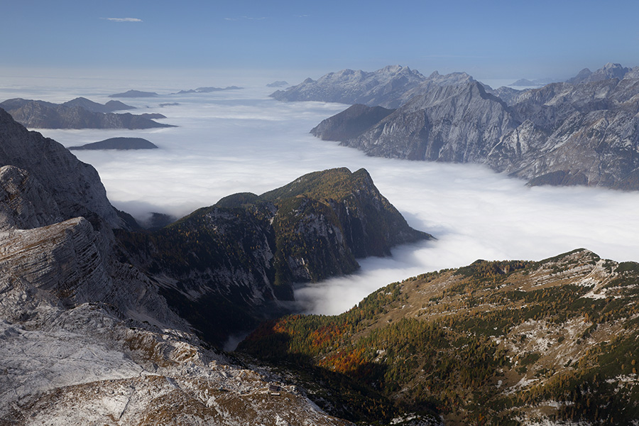 S Kanjavca
S Kanjavca (zahodni vrh). Megla nad dolino Trenta proti Bovcu in še naprej ... Kažejo se Čisti vrh in Tičarica,Bavški Grintavec in Kaninske gore.
Ključne besede: kanjavec trenta čisti vrh tičarica bavški grintavec kaninske gore