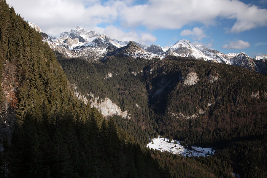 Na razgledniku II.
Z razglednika ob planini Vodični vrh je lep razgled na planino Blato in Triglavsko pogorje.
Ključne besede: planina vodični vrh blato triglav