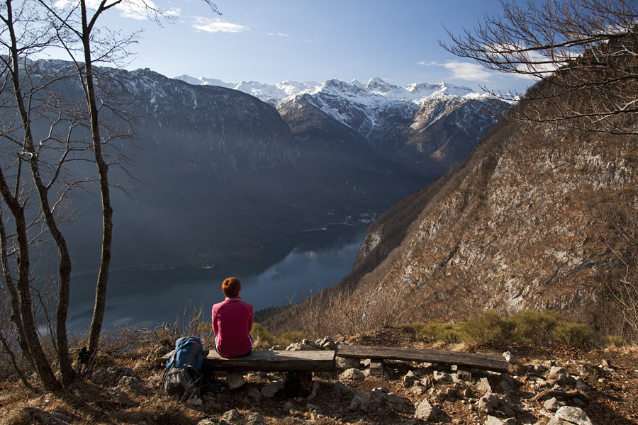 Razglednik na Vogarju I.
Z razglednika na Vogarju. Ta razglednik je ob koči in ne tisti nižje ob spomeniku.
Ključne besede: razglednik vogar