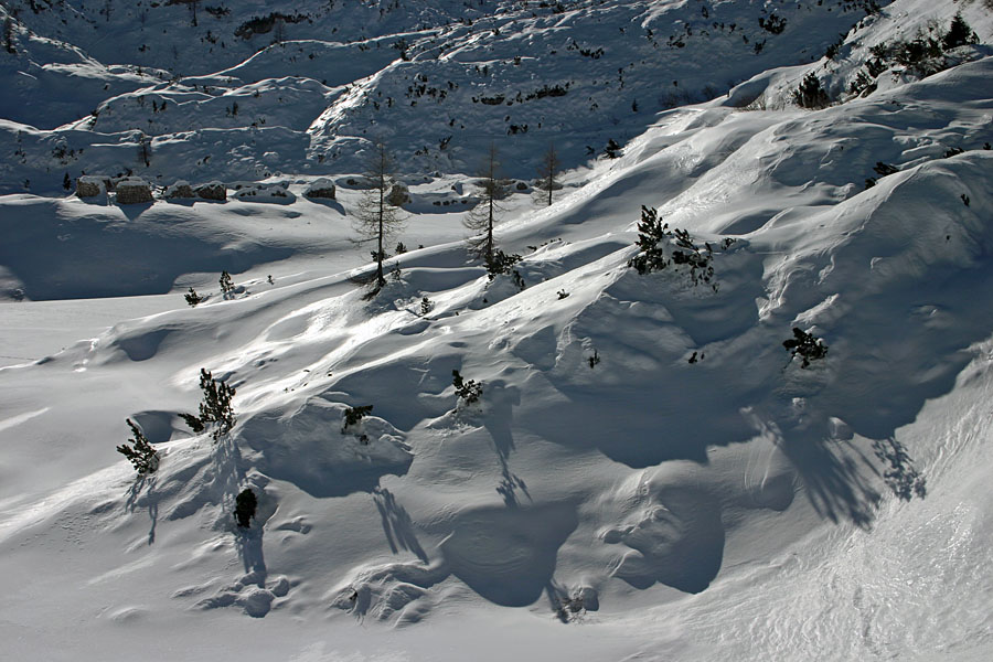 Na Kraju II
Kljub pomankanju snega je v gorah in planinah zimska pravljica. Planina Na Kraju.
Ključne besede: planina na kraju komna