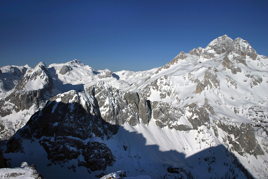 Triglav s sosedi
Sosedje Triglava kot jih vidimo z Velikega draškega vrha: Mišelj vrh, Kanjavec, Vernar itd...
Ključne besede: triglav mišelj vrh kanjavec vernar veliki draški vrh