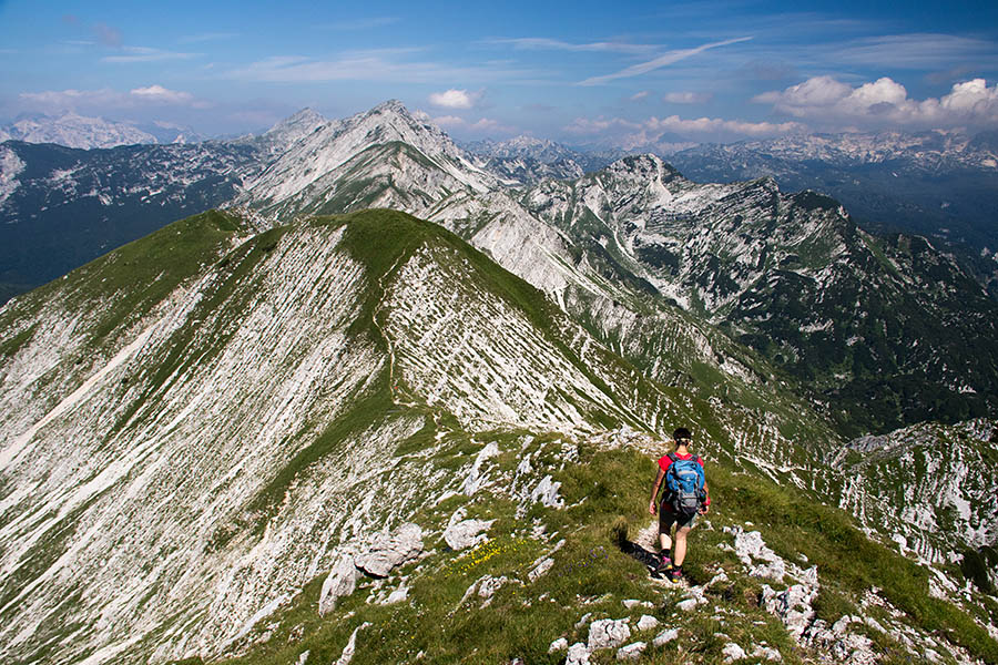 Z Vogla
Sestop z Vogla. V ozadju Vrh nad Škrbino, Podrta gora, Tolminski Kuk, Bohinjski Migovec ...
Ključne besede: vogel vth nad škrbino podrta gora tolminski kuk bohinjski migovec