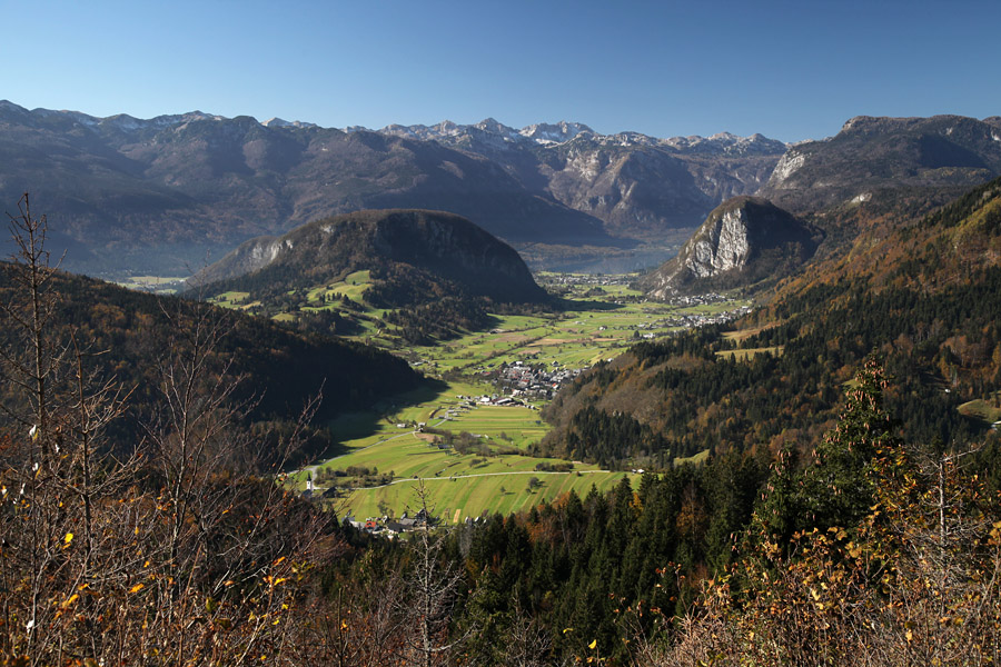 Vodnikov razglednik
Zgornja bohinjska dolina z Vodnikovega razglednika.
Ključne besede: zgornja bohinjska dolina bohinj jezero vodnikov razglednik
