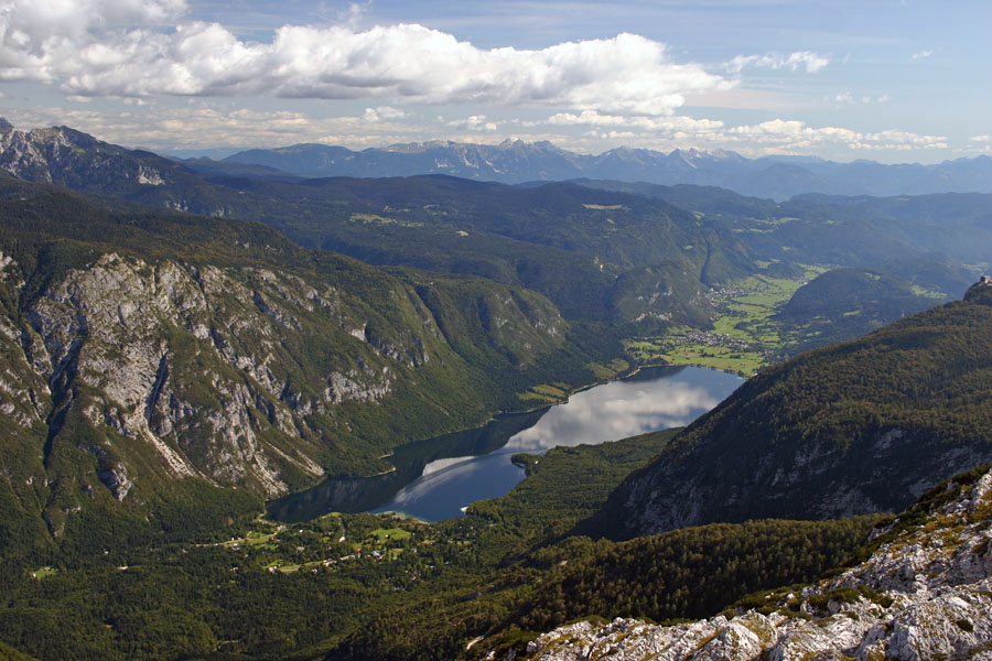 Bohinjsko ogledalo
Pogled na Bohinjsko jezero z Bohinjskega Migovca. 
Ključne besede: bohinjski migovec bohinjsko jezero