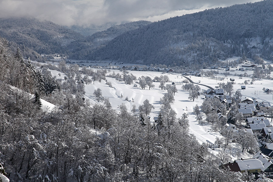 Srednja vas
S ceste proti Uskovnici.
Ključne besede: bohinj zgornja bohinjska dolina srednja vas