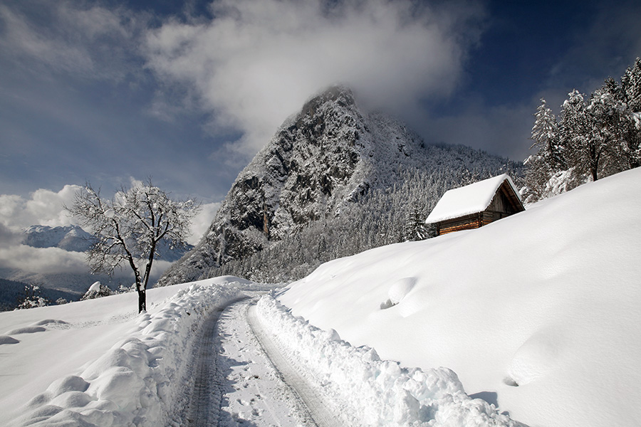Studor
Cesta proti Uskovnici.
Ključne besede: bohinj zgornja bohinjska dolina studor