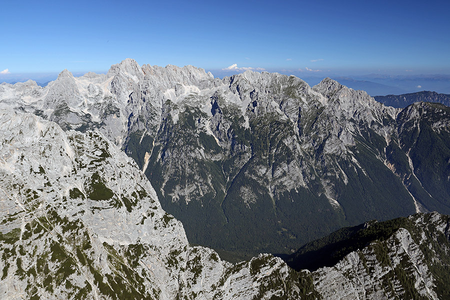 Z Rjavine
Razgled proti Škrlatici in sosedom.
Ključne besede: rjavina škrlatica dolkova špica dovški križ kukova špica