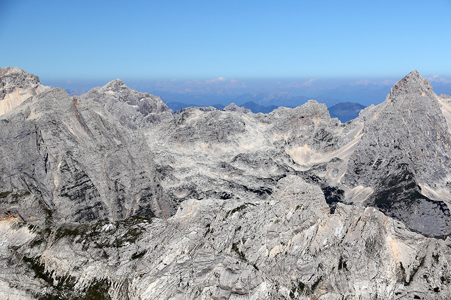Z Rjavine
Med Razorjem in Dolkovo špico
Ključne besede: rjavina razor stenar križ dolkova špica