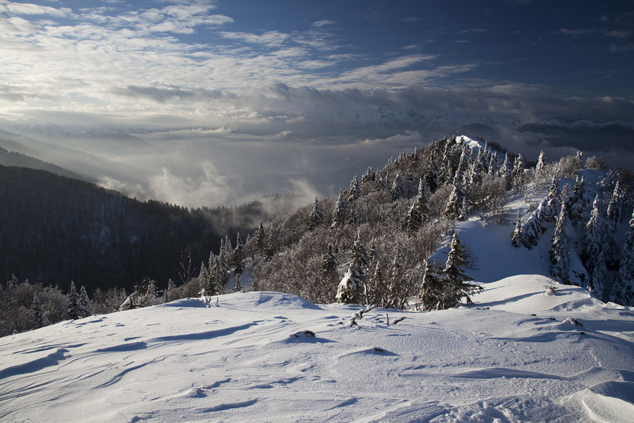 Po vrhovih nad Soriško planino XXVII.
Kozji hrbet in Bohinj v meglah.
Ključne besede: soriška planina možic kozji hrbet bohinj
