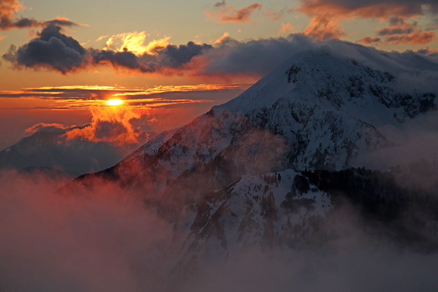 Po vrhovih nad Soriško planino XXXIV.
Zahod pod Črno prstjo.
Ključne besede: soriška planina slatnik črna prst