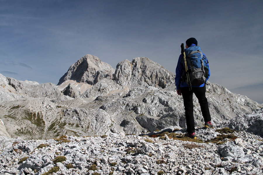 Po brezpotju
Po brezpotju med Debelim vrhom in Vršaki. Mišeljski Konec in Triglav.
Ključne besede: debeli vrh vršaki mišeljski konec triglav