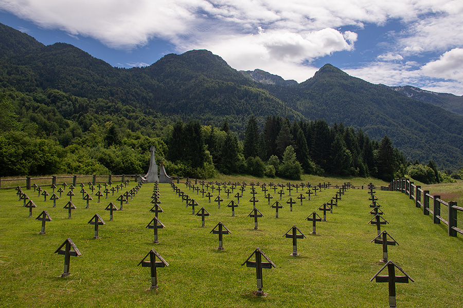 Vojaško pokopališče na Rebru
Vojaško pokopališče iz prve svetovne vojne na Rebru v Bohinjski Bistrici.
Ključne besede: vojaško pokopališče rebro prva svetovna vojna bohinjska bistrica