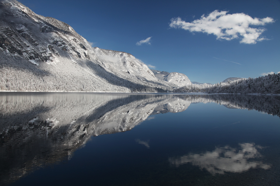 Bohinjsko jezero V.
Pod Pršivcem.
Ključne besede: bohinj bohinjsko jezero pršivec