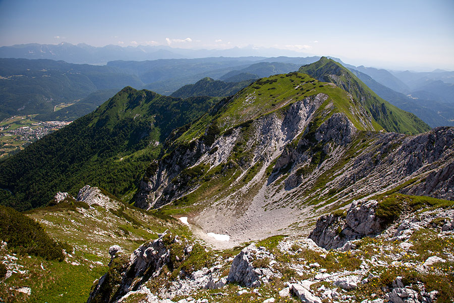 Pogled v Žalostnico
Pogled v Žalostnico s Konjskega v vrha.
Ključne besede: konta žalostnica konjski vrh
