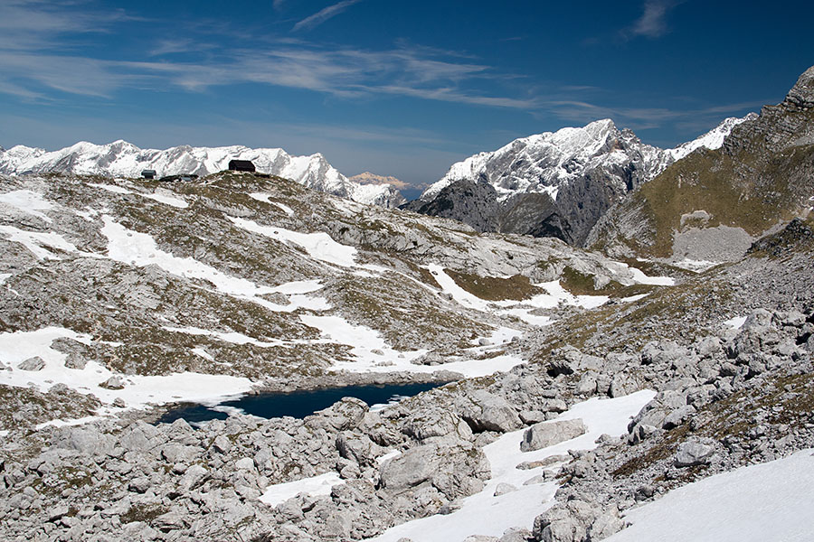 Rjavo jezero
Od daleč se je lesketalo Rjavo jezero.
Ključne besede: rjavo jezero čez hribarice dolina triglavskih jezer