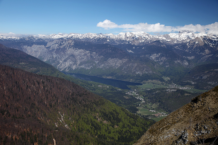 Bohinj
Z grebena proti Liscu. Bohinj in Bohinjsko jezero.
Ključne besede: lisec bohinjsko jezero