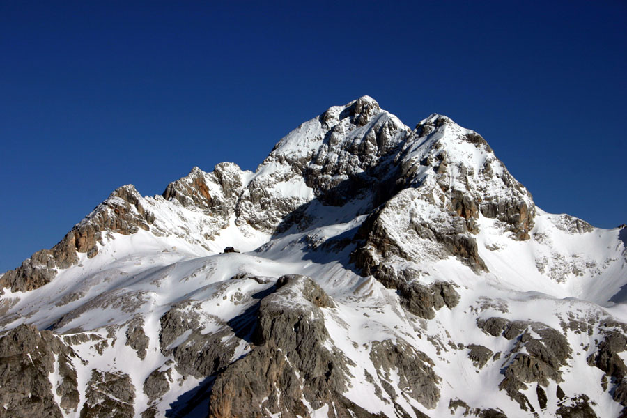 Triglav
Strinjam se s tistimi, ki pravijo da je Triglav najlepši s Tosca ali Velikega Draškega vrha. Tale je z V. Draškega vrha.
Ključne besede: veliki draški vrh triglav