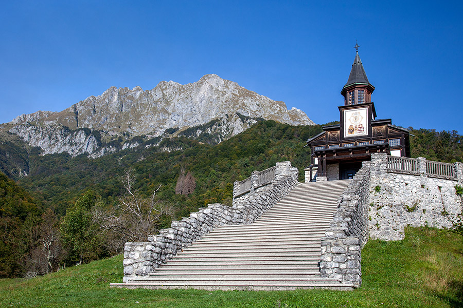 Javora 
Cerkvica na Javorci.
Ključne besede: cerkvica sv. duha javorca mali veliki stador rdeči rob vrh slop lipnik