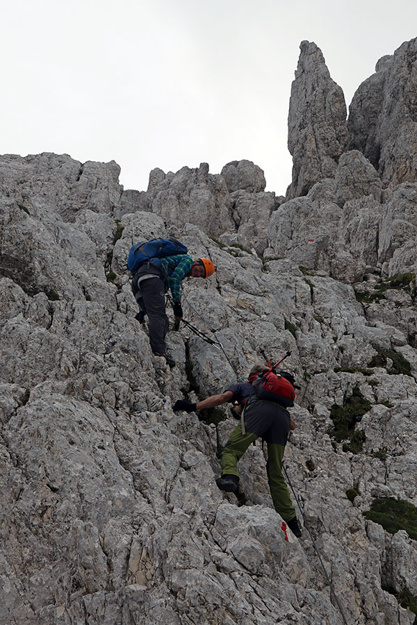 V škrbino nad Tratico
Spust s Špika nad Nosom proti škrbini nad Tratico. Spust je bolj siten del poti  Ceria Merlone.
Ključne besede: špik nad nosom škrbina nad tratico ceria merlone