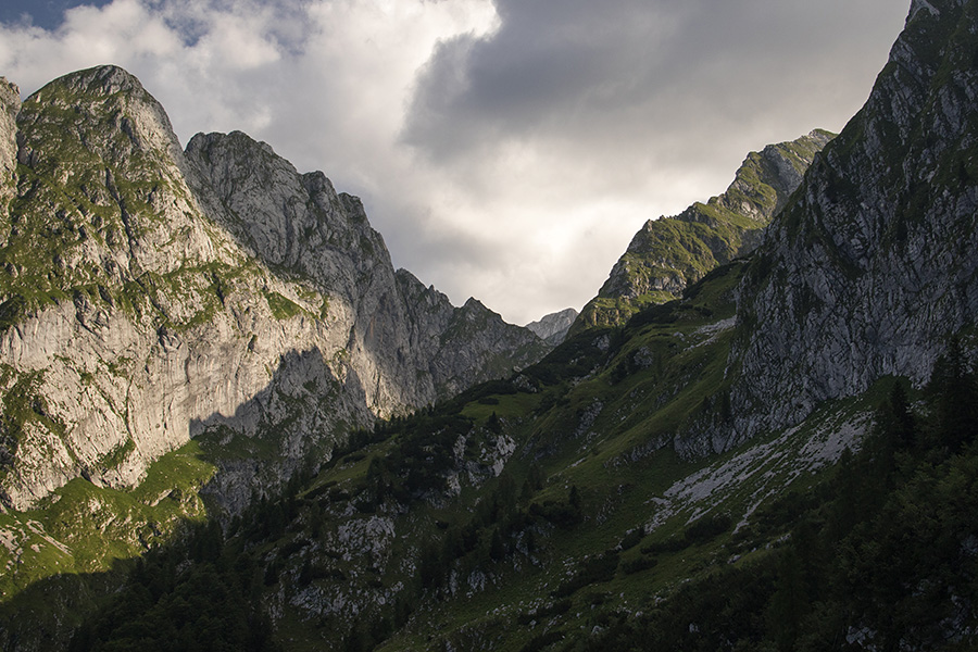 S planine Bukovec
Proti Bukovskim koritom pod Pihavcem.
Ključne besede: planina bukovec bukovska korita pihavec