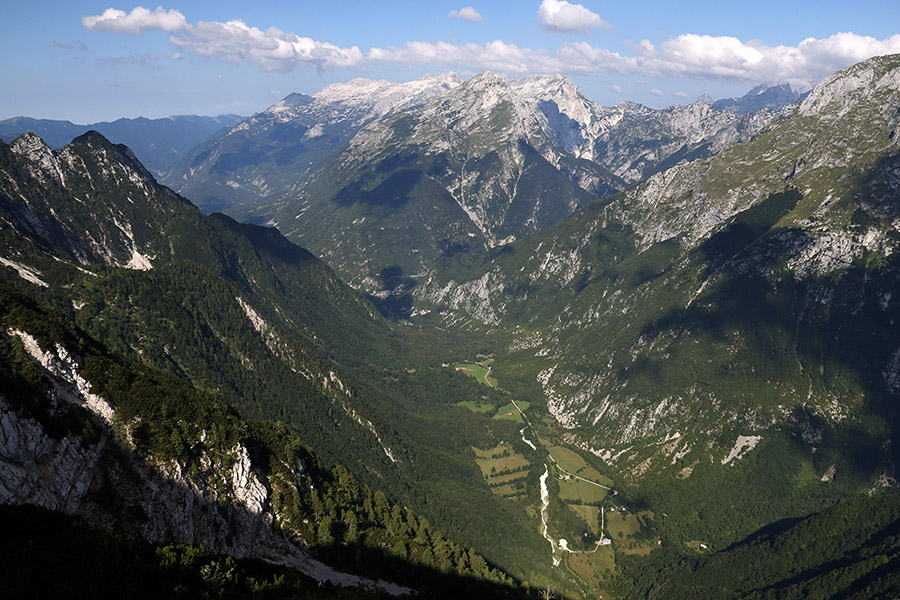 Dolina Bavšica
Dolina Bavšica in v ozadju Kaninske gore.
Ključne besede: dolina bavšica kaninske gore vrh ruš