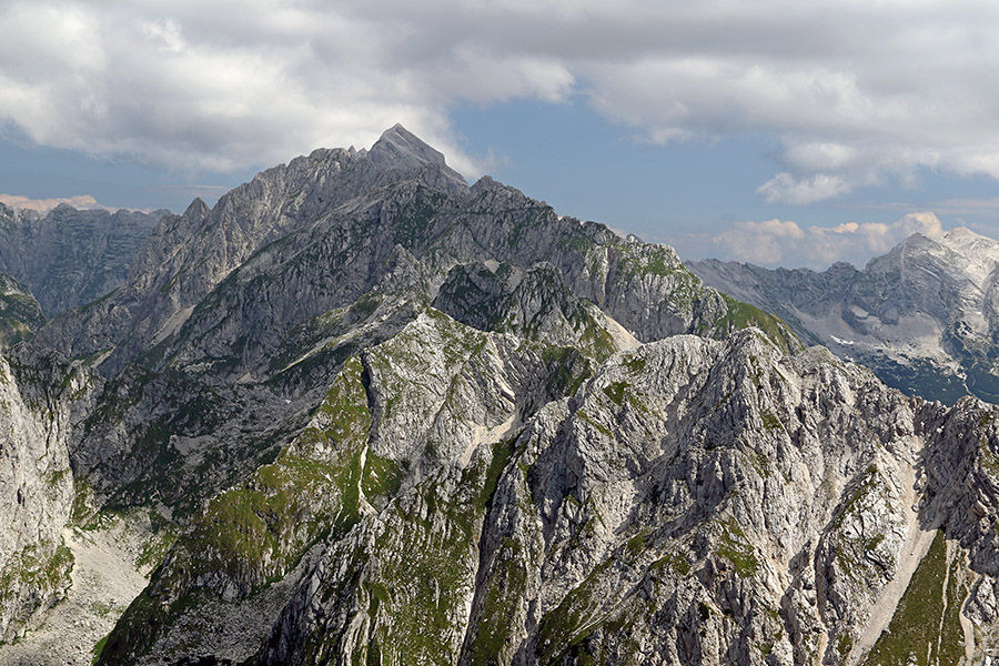 Jalovec
Približan Jalovec in Pelci.
Ključne besede: vrh brda mali grintavec jalovec pelci