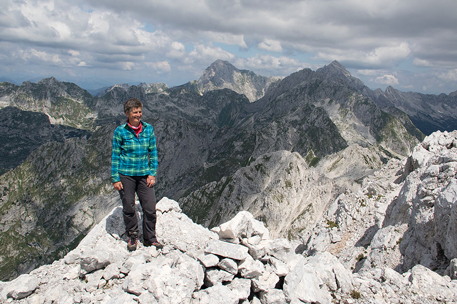 Na Malem Grintavcu (2294m)
Boljša polovica je seveda z vzponom navdušena.
Ključne besede: mali grntavec
