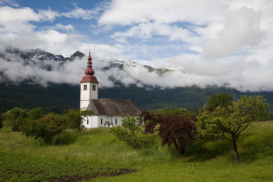 Bitnje v Bohinju
Cerkvica na Bitnjah v Bohinju.
Ključne besede: bitnje bohinj