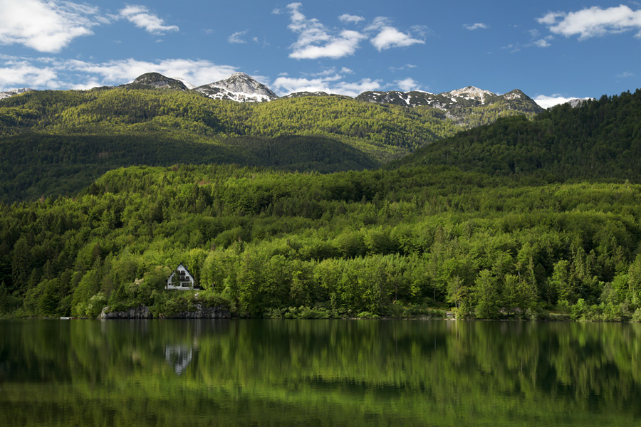 Na Skalci
Dom na Skalci nad Bohinjskim jezerom.
Ključne besede: bohinjsko jezero