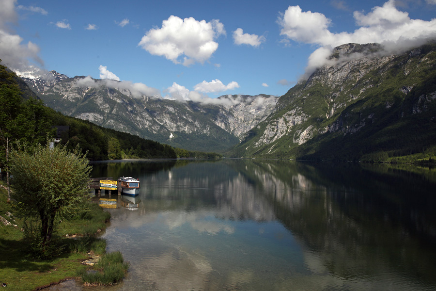Bohinjsko jezero
S turistično ladjo.
Ključne besede: bohinjsko jezero