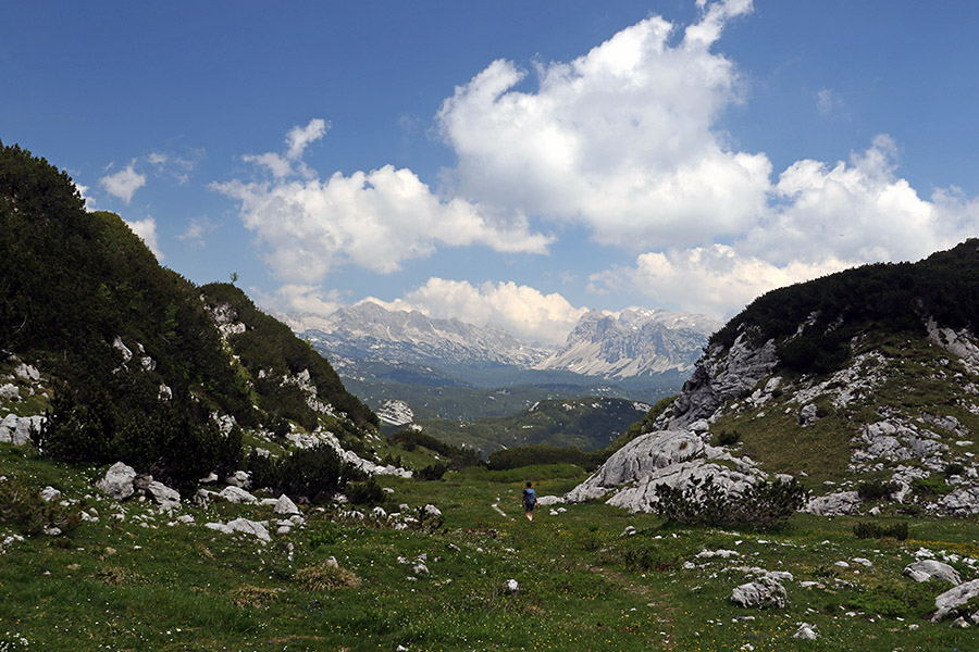 Spodnja Komna
Sestop s Tolminskega Kuka po dolinicah Spodnje Komne.
Ključne besede: tolminski kuk spodnja komna