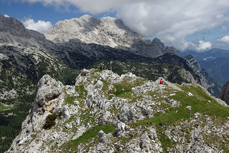 Počitek
Pošitek med Velikim Draškim vrhom in Toscem.
Ključne besede: veliki draški vrh tosc
