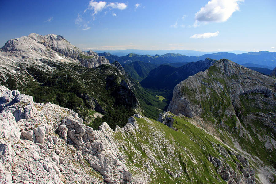 Krma
Pogled v krmo s Tosca. Rjavina in Veliki Draški vrh.
Ključne besede: krma tosc rjavina veliki draški vrh