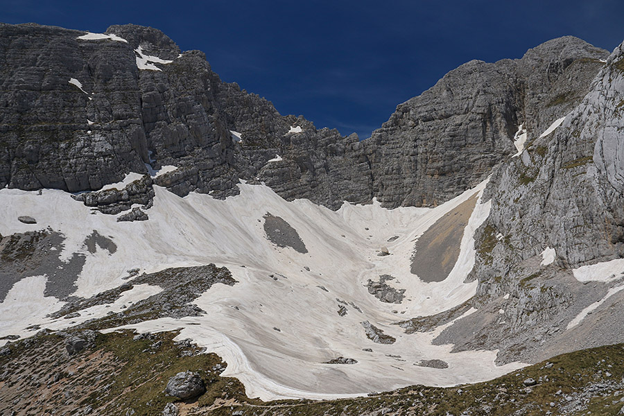 Med Pihavcem in Bovškim Gamsovcem
Snežna skleda med Pihavcem in Bovškim Gamsovcem.
Ključne besede: bovški gamsovec pihavec