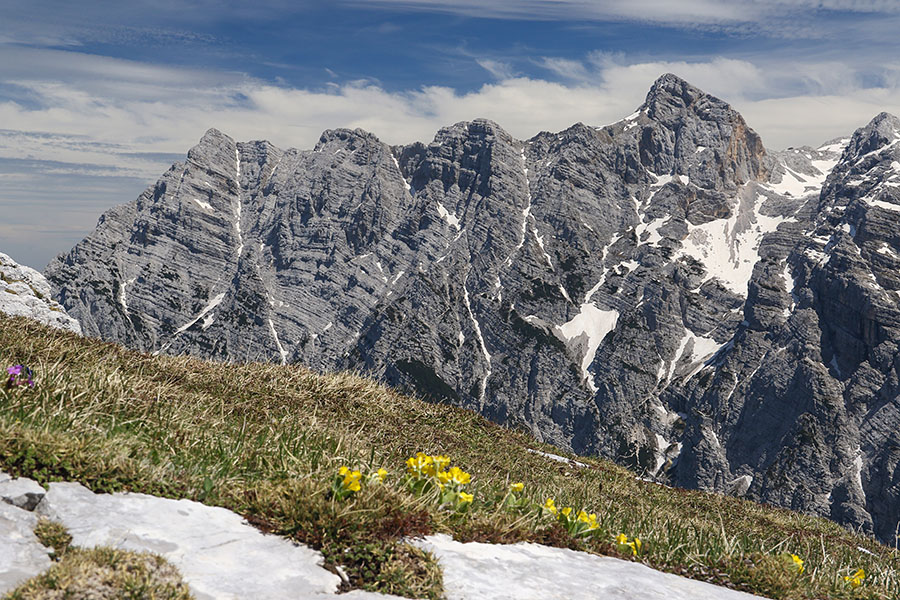 Cmir
Cmir in Begunjski vrh s poti na Bovški Gamsovec.
Ključne besede: bovški gamsovec cmir begunjski vrh