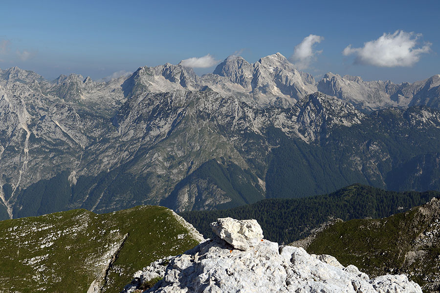 S predvrha Vršaka
S predvrha Vršaka nad Travniško dolino.
Ključne besede: travniška dolina vršak