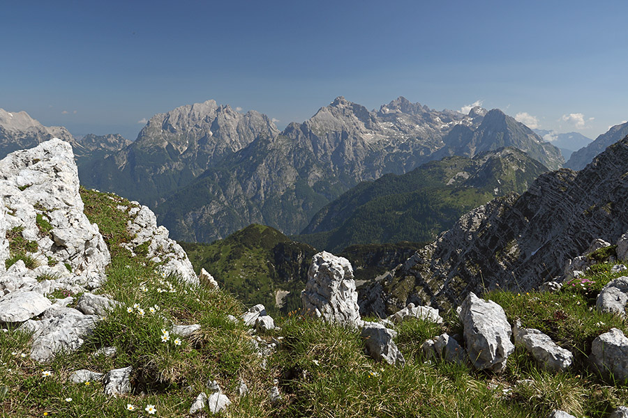 S Travnika
Pogled s Travnika: Prisank, Razor, Škrlatica in Zadnjiški ozebnik
Ključne besede: travniška dolina prisank prisojnik razor škrlatica zadnjiški ozebnik