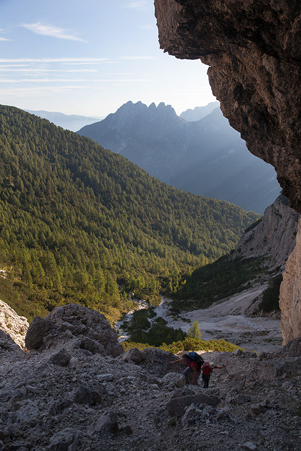 V zahodni grapi
Desna ali zahodna grapa je precej podrta in strma.
Ključne besede: vette scrabe zahodna grapa