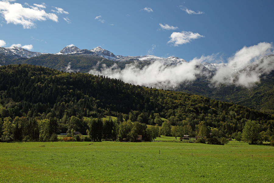 Prvi sneg
Prvi sneg v Južnih Bohinjskih gorah. S Stare Fužine.
Ključne besede: južne bohinjske gore stara fužina