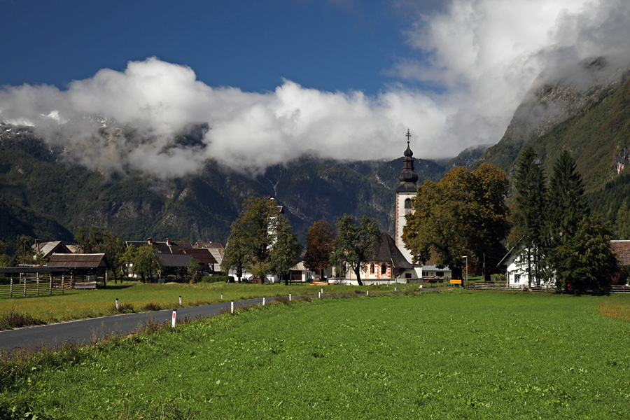 Stara Fužina
Stara Fužina v poznem poletju.
Ključne besede: stara fužina zgornja bohinjska dolina