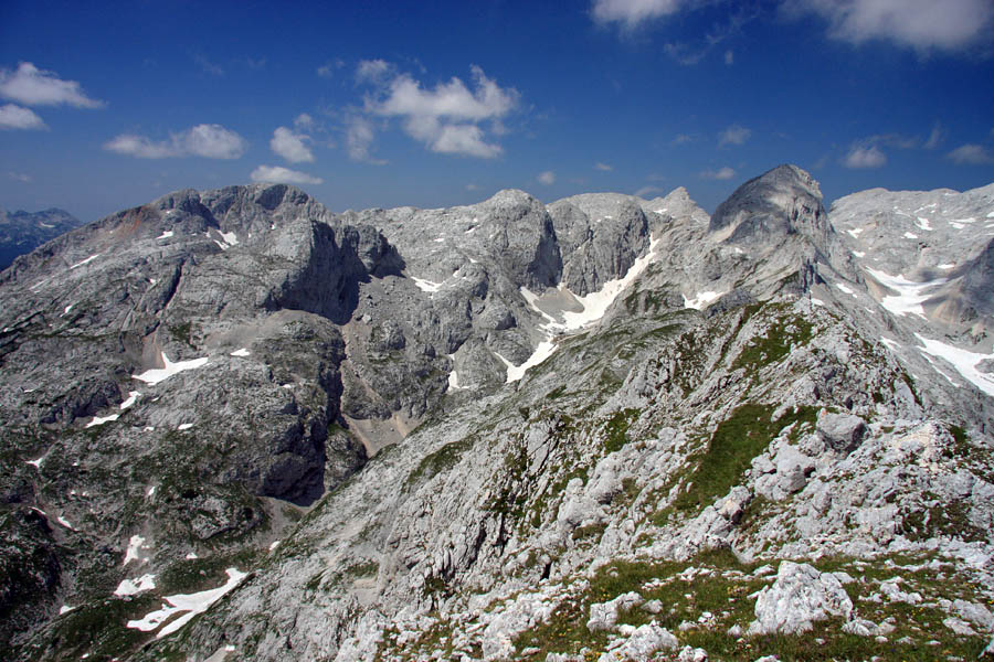 Z Mišelj vrha II.
Škednjovec, Debeli vrh, Vrh Hribaric, Vršak, Mišeljski konec in spodaj Mišeljska dolina. Z Mišelj vrha.
Ključne besede: škednjovec debeli vrh hribaric vršak mišeljski konec mišeljska dolina