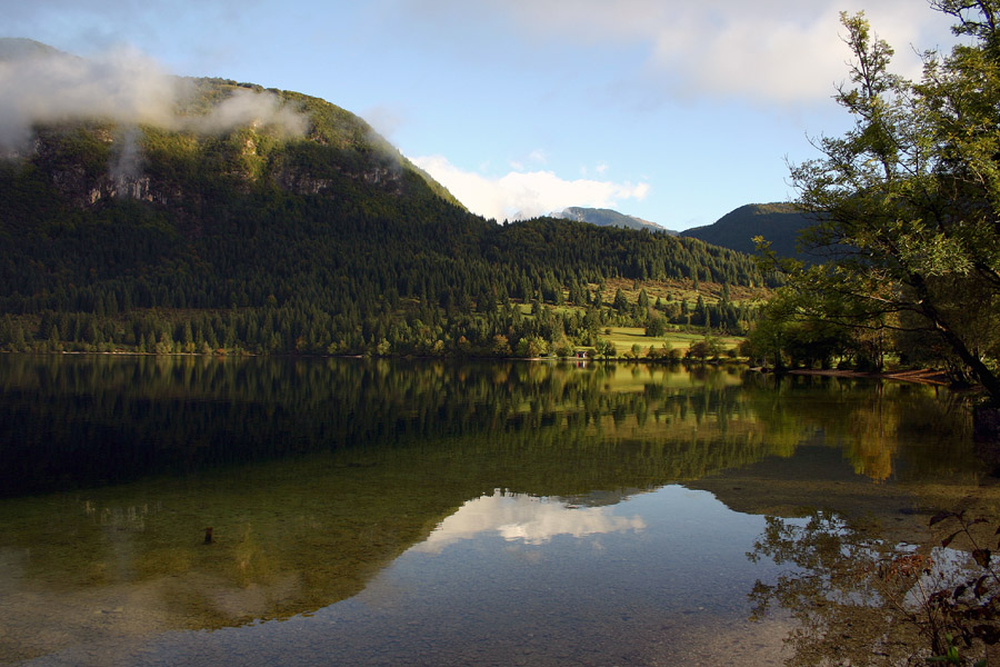 Bohinjsko Jezero
Bohinjsko jezero v zgodnji jeseni.
Ključne besede: bohinjsko jezero bohinj jesen
